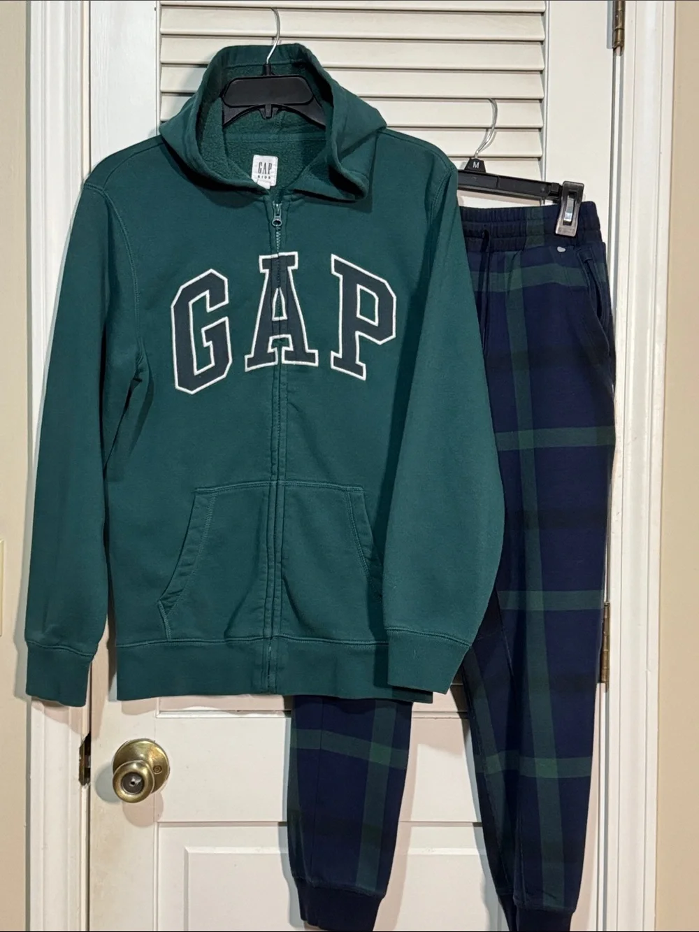 GAP Deep Green Zip-Up Hoodie with White Logo. Teen XL Excellent Condition.